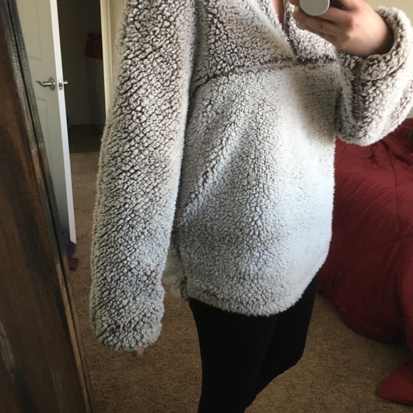 Sherpa Pullover - Picture 3 of 8